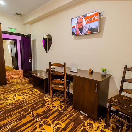 Hostel Parc Fălticeni المظهر الخارجي الصورة
