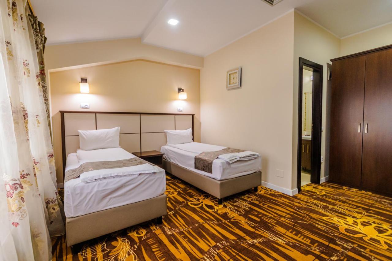 Hostel Parc Fălticeni المظهر الخارجي الصورة
