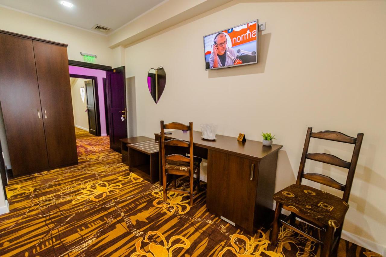 Hostel Parc Fălticeni المظهر الخارجي الصورة