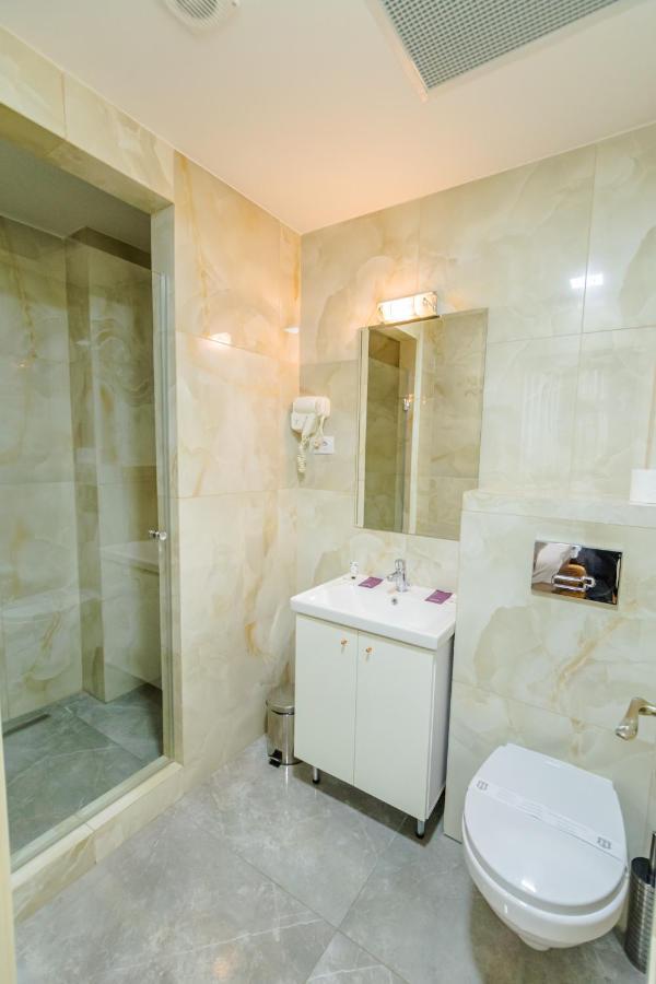 Hostel Parc Fălticeni المظهر الخارجي الصورة