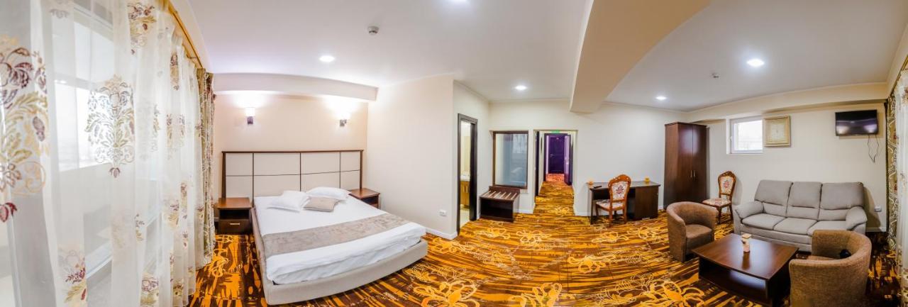 Hostel Parc Fălticeni المظهر الخارجي الصورة