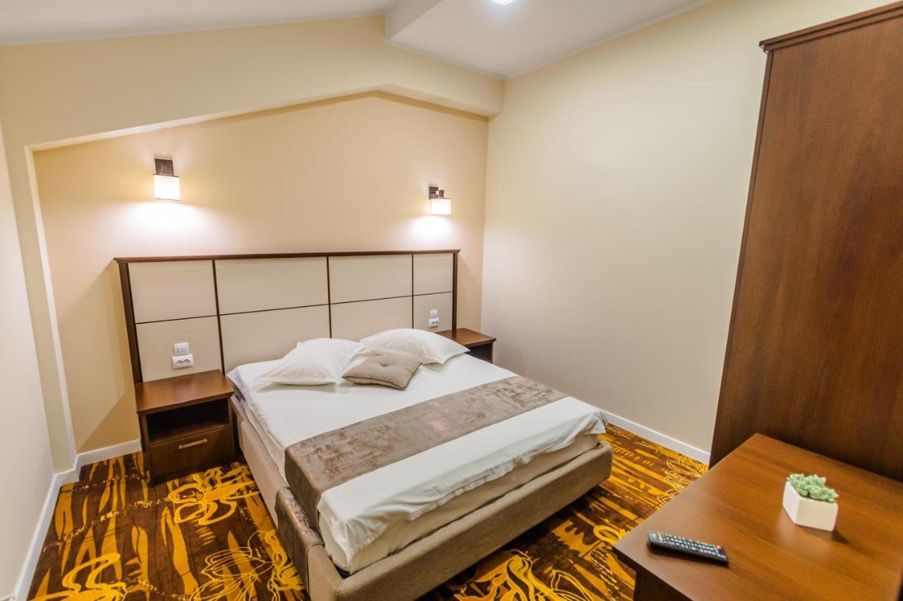 Hostel Parc Fălticeni المظهر الخارجي الصورة