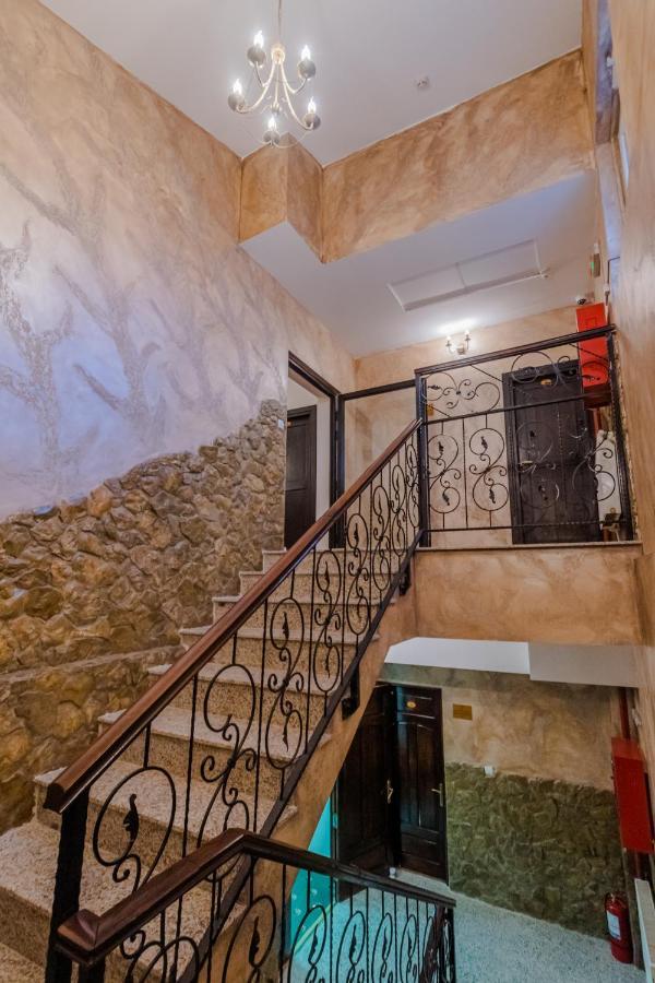 Hostel Parc Fălticeni المظهر الخارجي الصورة