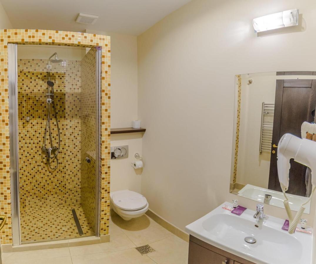 Hostel Parc Fălticeni المظهر الخارجي الصورة